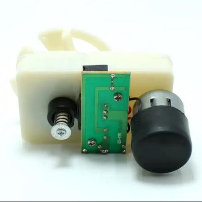 24V 21rpm プラスチックのギアモーター 50GS 365 360 DC スマート自動販売機のためのスクエアギアモーター